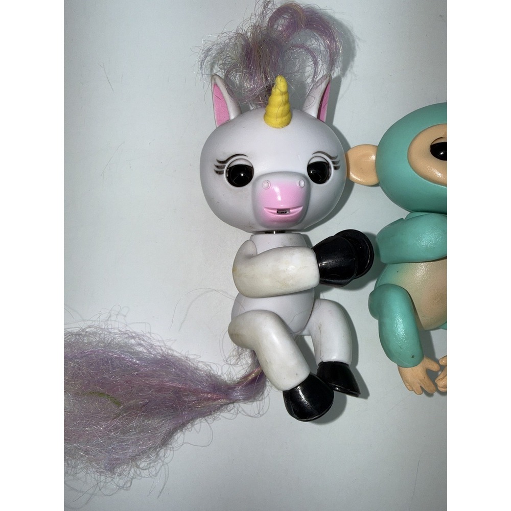 Lot of 2 WowWee Toys Unicorn Fingerlings Interactive Multicolor Plastic - Picture 3 of 7